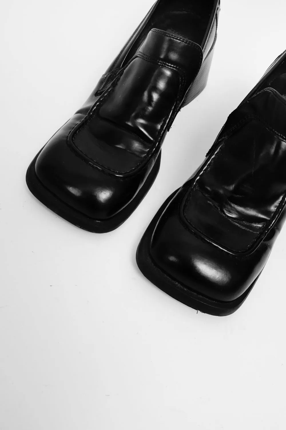 BOLD BLACK VINTAGE LEATHER LOAFERS 38