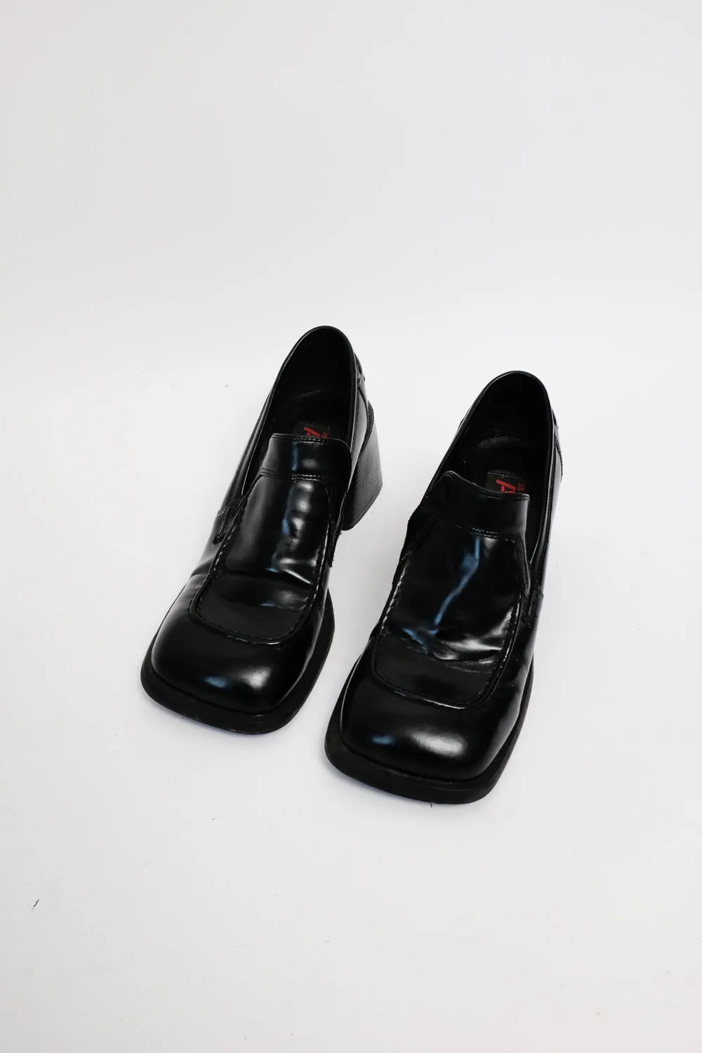 BOLD BLACK VINTAGE LEATHER LOAFERS 38